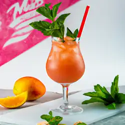 Une image de Mangue Campari Cooler : le cocktail qui te fait voyager en un coup !
