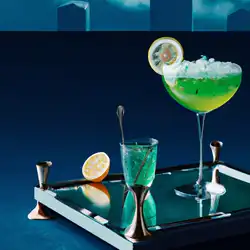 Une image de L'origine du cocktail Royaume Acidulé remonte à la fin du XVIIIe siècle, lorsque la ville de La Nouvelle-Orléans a été fondée. - image générée par IA (DALL-E)
