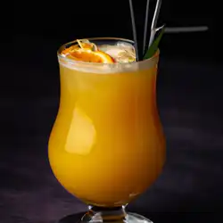 Une image du cocktail Le Sunset Sunrise : ce délicieux mélange de whisky et de fruits 🍒 - image générée par IA (DALL-E)