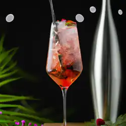 Une image de Cheers to the Pink Champagne Twizzle 🍸🍓🥂