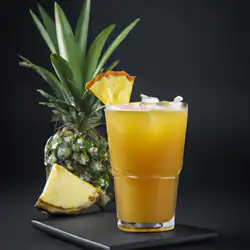 Une image de Cocktail d'été : Soleil d'Ananas 🍍🍹 - image générée par IA (DALL-E)