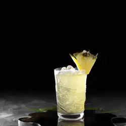 Une image de Tequi-whisky-Tonic Twist : le cocktail parfait pour une soirée entre amis