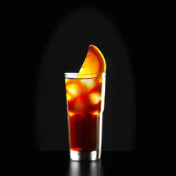 Une image de Tequila Sunrise : le cocktail qui te fait voir la vie en rose (et en jaune)