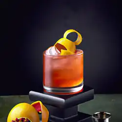 Une image de L'énigmatique origine du Gin Gingembre Sour - image générée par IA (DALL-E)