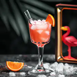 Une image de Cocktail Pink Flamingo : la recette parfaite pour une soirée entre filles 🍹💃