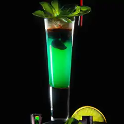 Une image de La Menthe Russe : le cocktail qui va rafraîchir tes soirées d'été ! - image générée par IA (DALL-E)