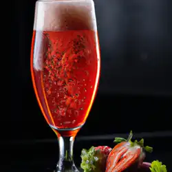 Une image de 🍓🍾 La recette du Fraise Fizz 🍾🍓