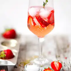 Une image de Le « Summer Fizz » : le cocktail qu'il te faut pour te rafraîchir cet été ! - image générée par IA (DALL-E)