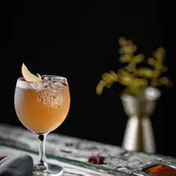 Une image de Le Subtil Élan, le cocktail qui donne de l'élan à ta soirée ! - image générée par IA (DALL-E)